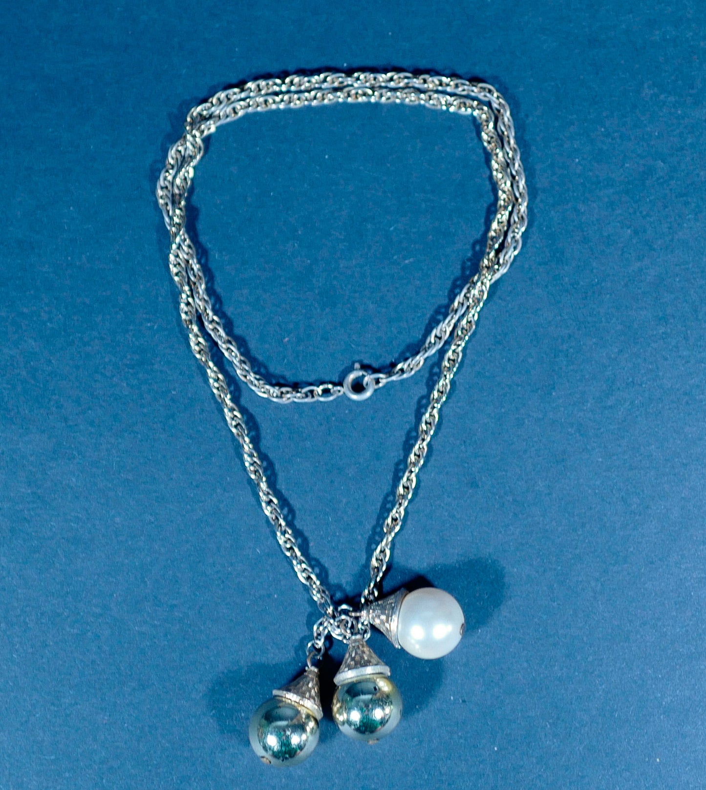 Vintage Metal Bauble Pendant Necklace