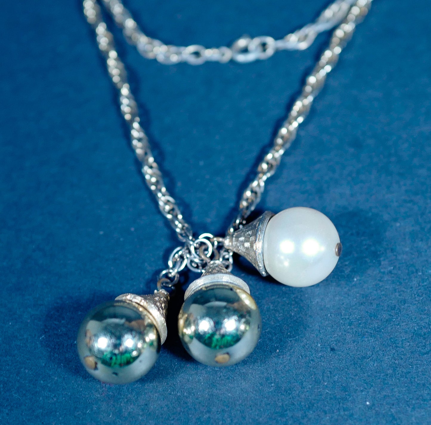 Vintage Metal Bauble Pendant Necklace