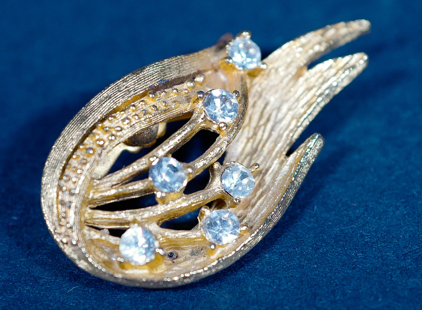 Vintage Filligree Feather Brooch